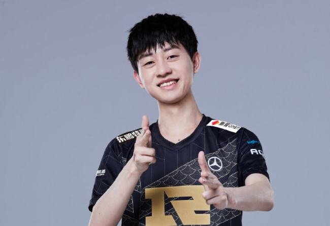 多个解说员 多个解说员