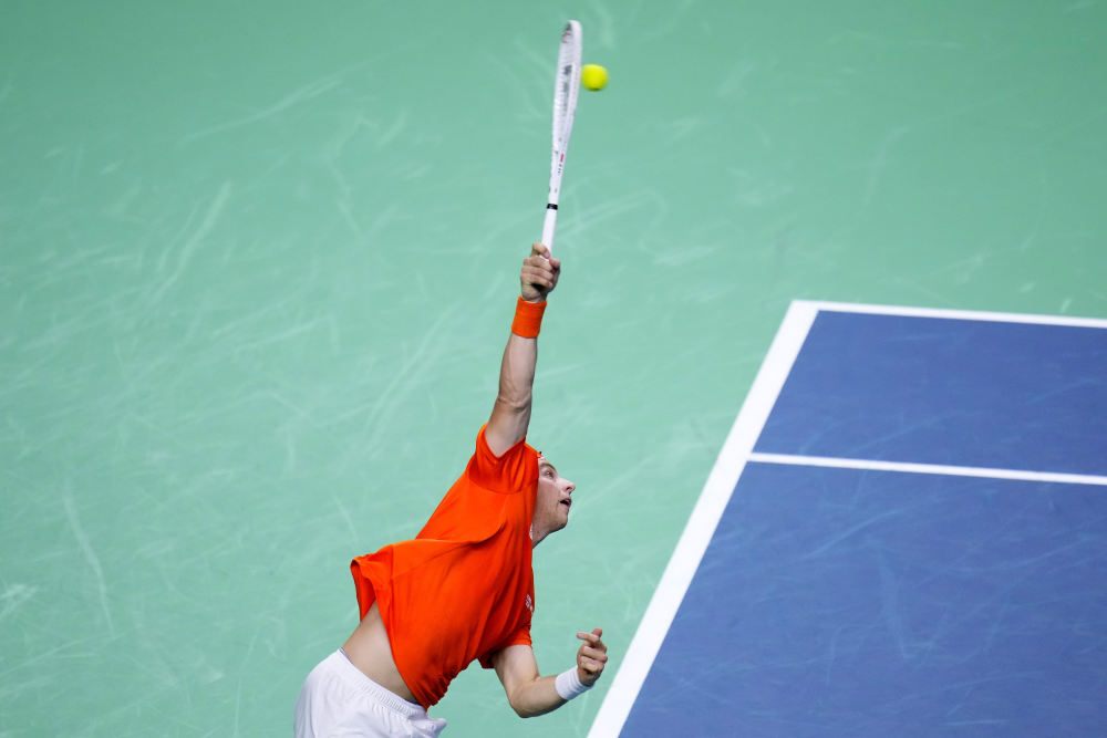 背后是否另 背后是否另